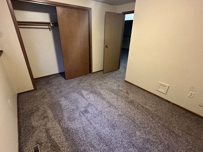 Building Photo - "Cozy 2-Bedroom Gem in Minot with Efficient 525 sq. ft. Living Space!"