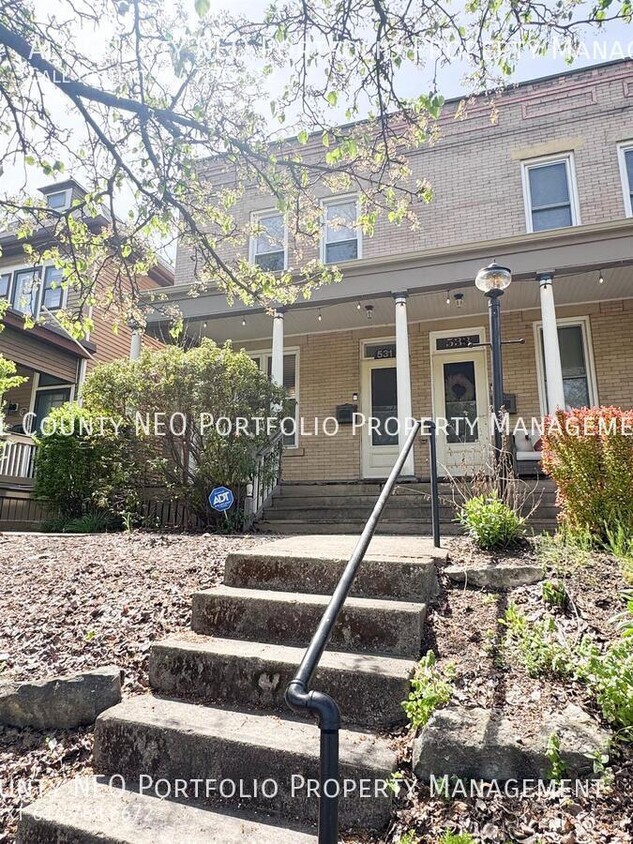 Foto principal - 531 W 3rd Ave