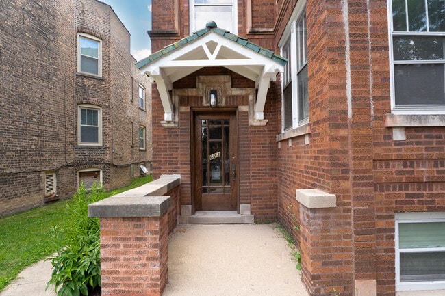Building Photo - 623 Elgin Ave