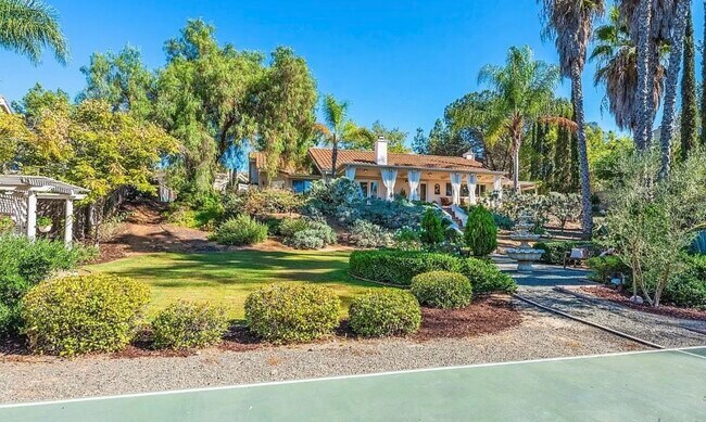 Foto del edificio - 12904 Stone Canyon Rd