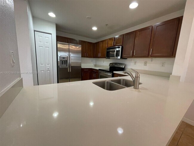 Foto del edificio - 8800 NW 107th Ct