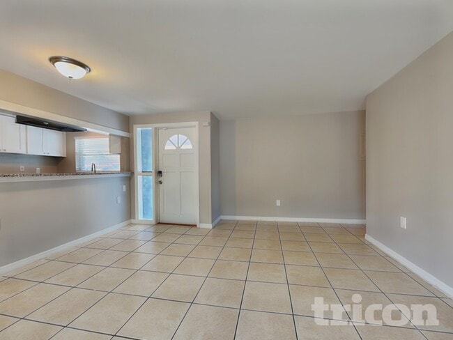 Building Photo - 5811 Oxford Dr