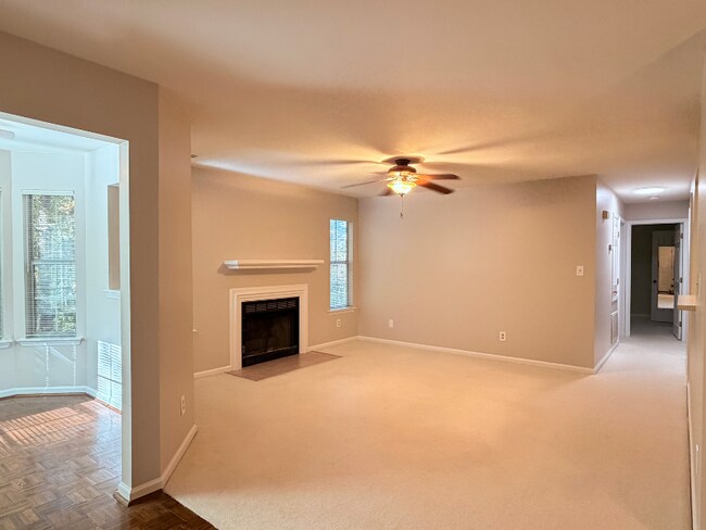 Foto del edificio - 6140 Gray Gate Ln