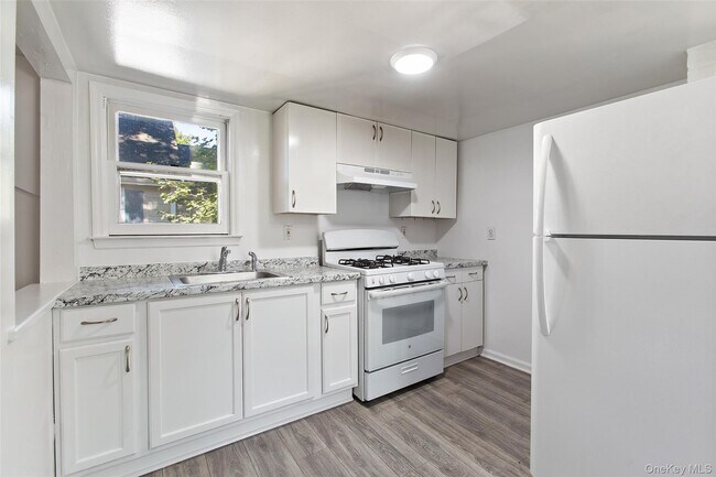 Foto del edificio - 36 Anderson Rd