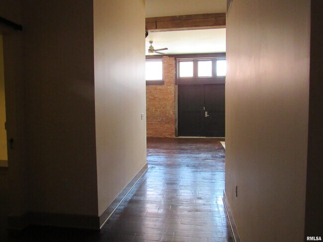 Building Photo - 427 Pershing Ave