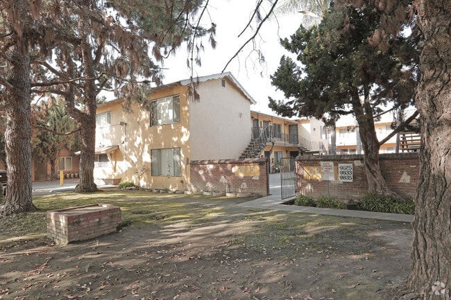 Building Photo - 9825-9835 Imperial Hwy
