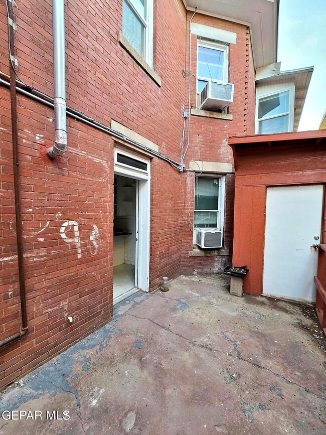 Building Photo - 1114 E Rio Grande Ave