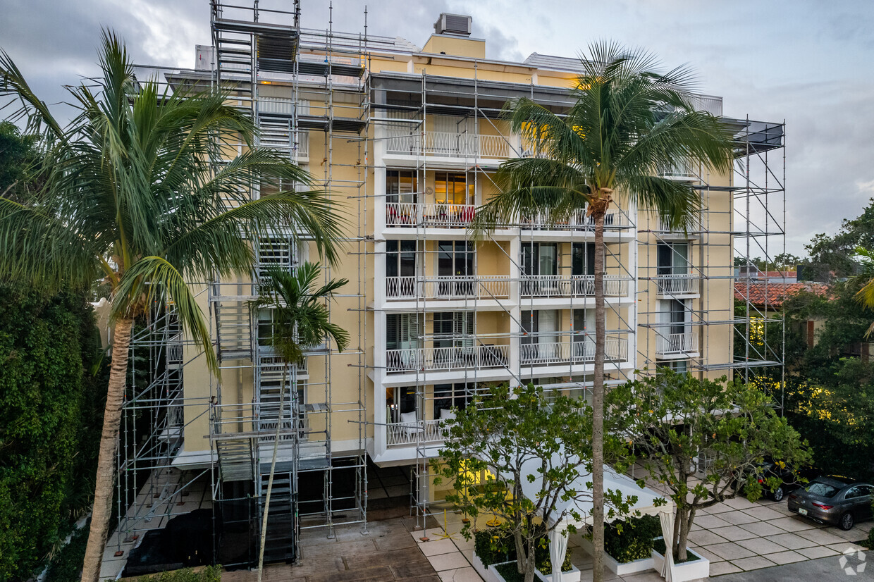 170 chilenos Ave - Everglades Plaza