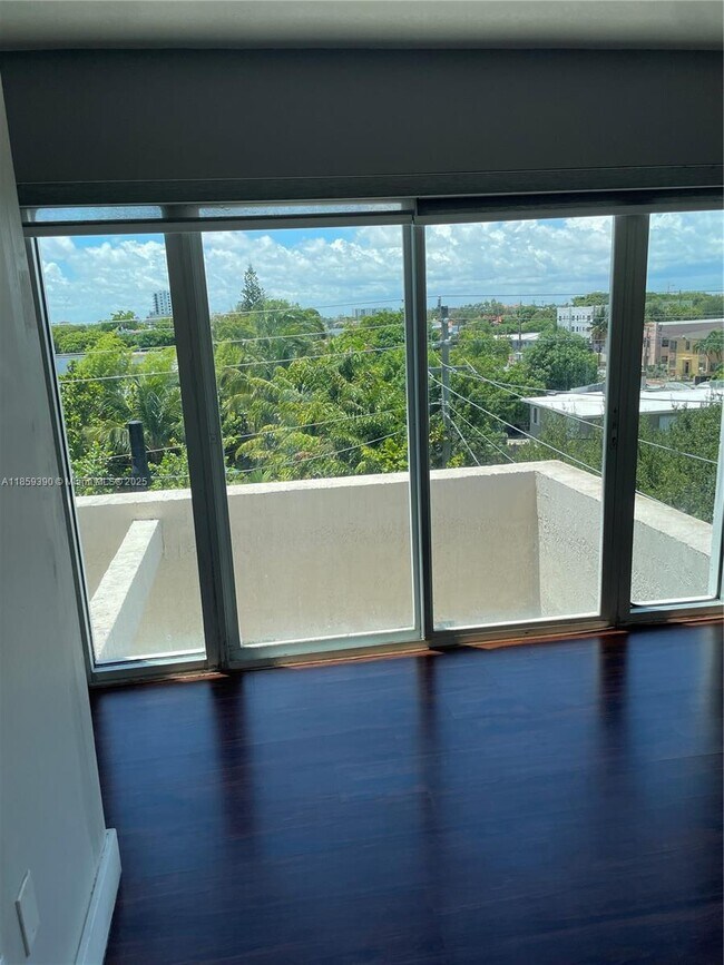 Foto del edificio - 1475 SW 8th St