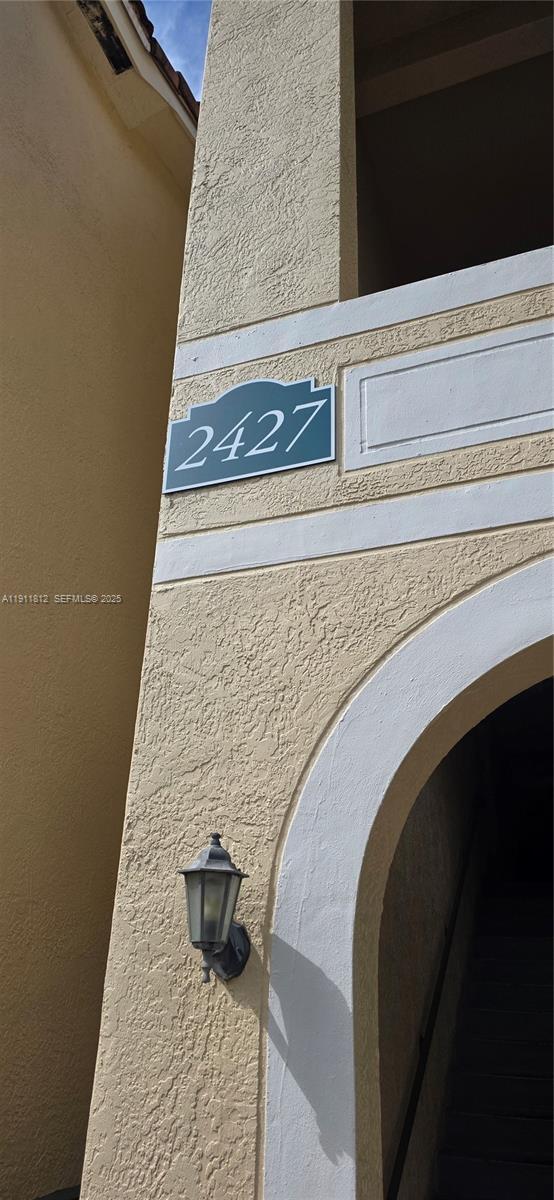 Foto del edificio - 2427 Centergate Dr