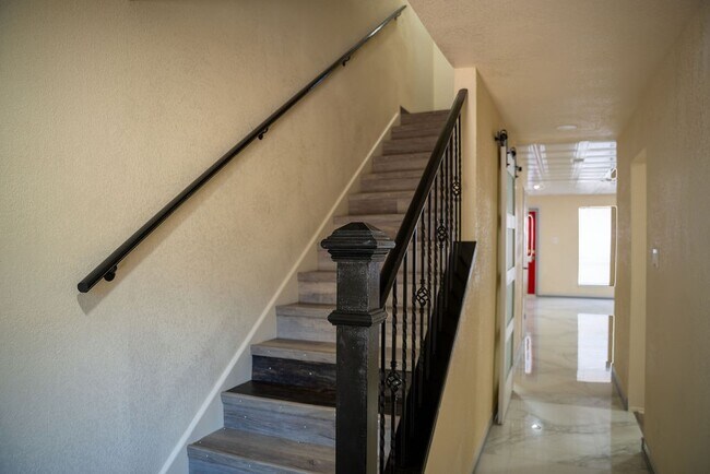 Foto del edificio - 6482 Alisa Ln