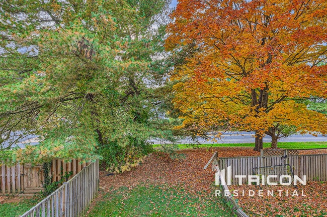 Building Photo - 3326 Midland Ct