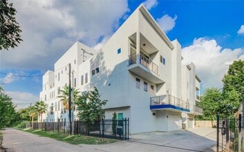 Building Photo - 1320 Lakin St