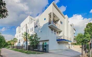 Building Photo - 1320 Lakin St