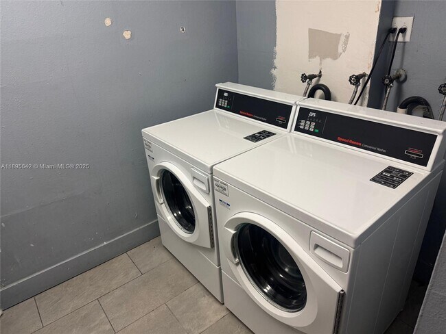 Foto del edificio - 494 NW 165th St