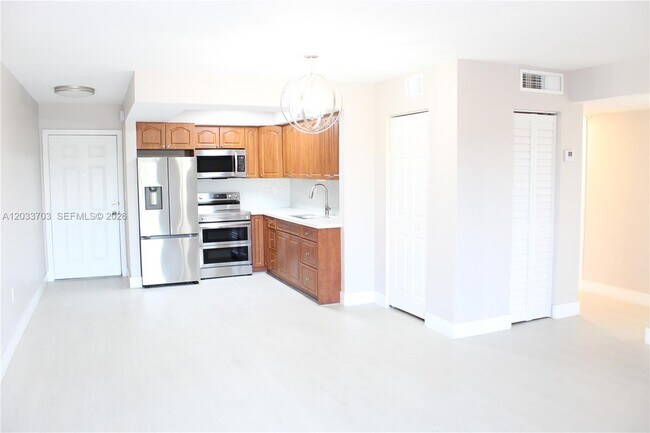 Foto del edificio - 6780 W 2nd Ct