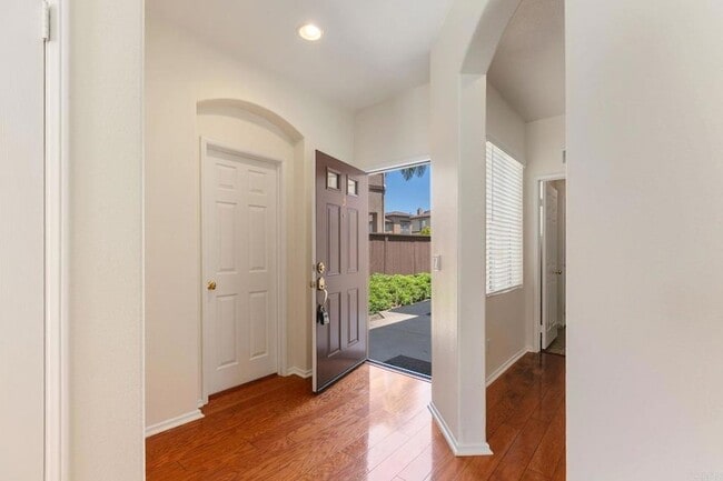 Foto del edificio - 633 Sumner Way
