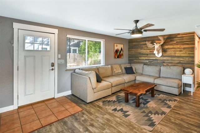 Sala de estar (frente a la entrada principal) - 1544 W Nevada Pl