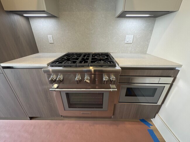 Building Photo - 300 Franklin St