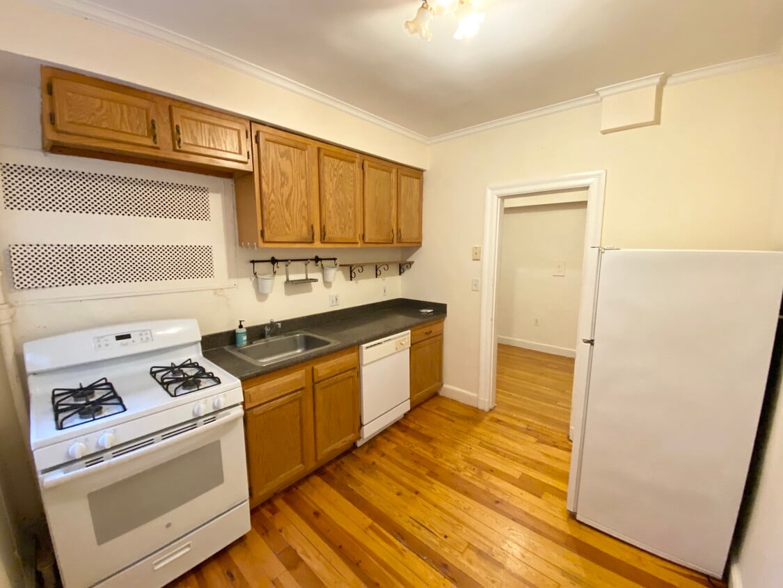 Primary Photo - 20 Fairbanks St