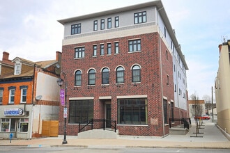 Building Photo - 14 Front St S