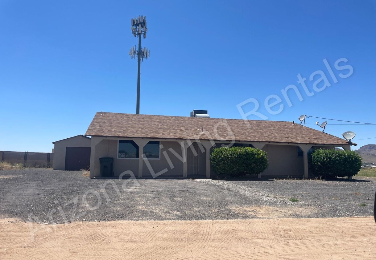 Foto principal - 3 BEDROOM HOME WITH LARGE YARD
