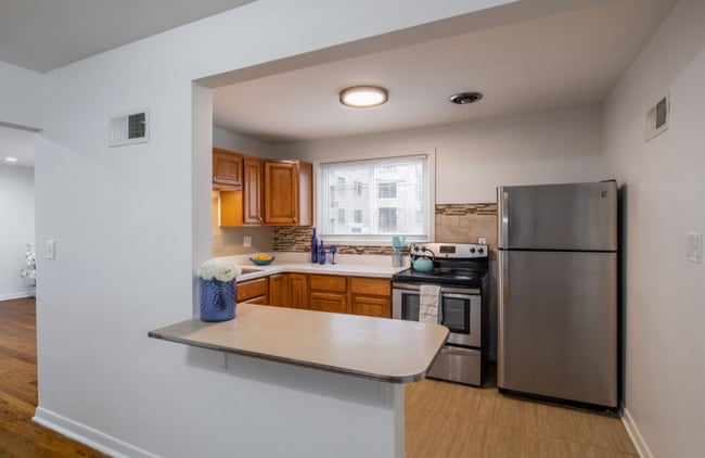 Building Photo - 243 Custer Ave