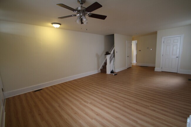 Foto del edificio - Large 4 Bedroom 1.5 Bath Row in Conshohocken