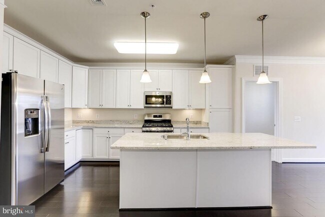 Foto del edificio - 13740 Endeavour Dr