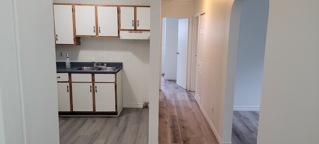 Building Photo - Comfortable Unit for Rent