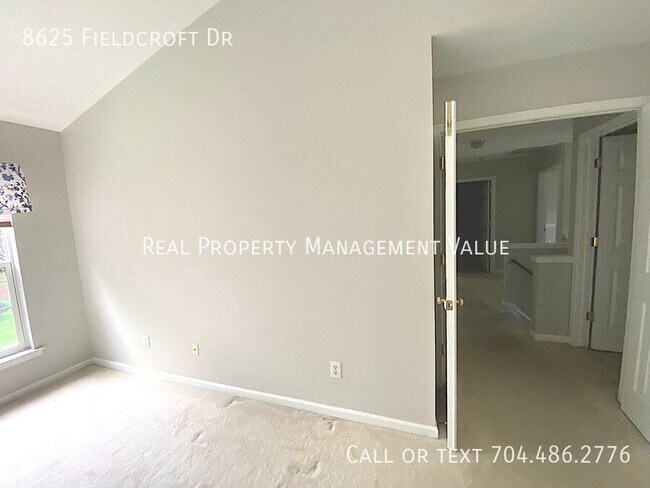 Foto del edificio - 8625 Fieldcroft Dr