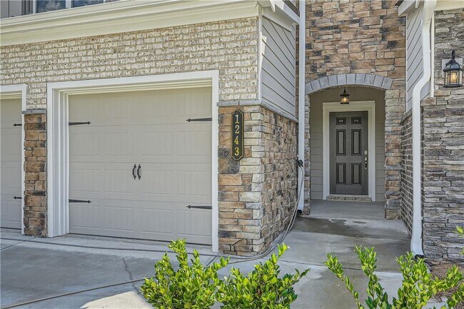 Building Photo - 1243 Park Center Cir