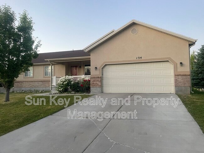 Building Photo - 134 Lakeview Dr