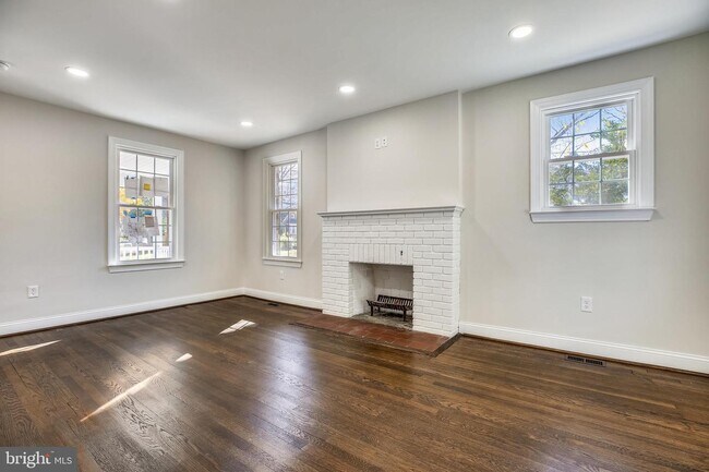 Foto del edificio - 8100 Glenbrook Rd