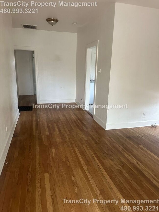 Building Photo - 1 Bedroom duplex 10th St and McDowell Phoenix