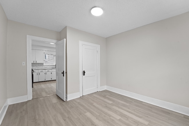 Building Photo - 108 Robble Ave