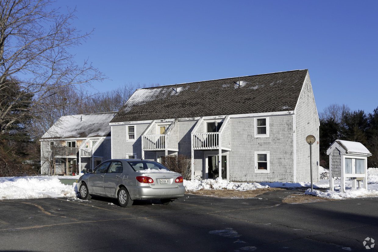 Primary Photo - Meadow Creek Apartments