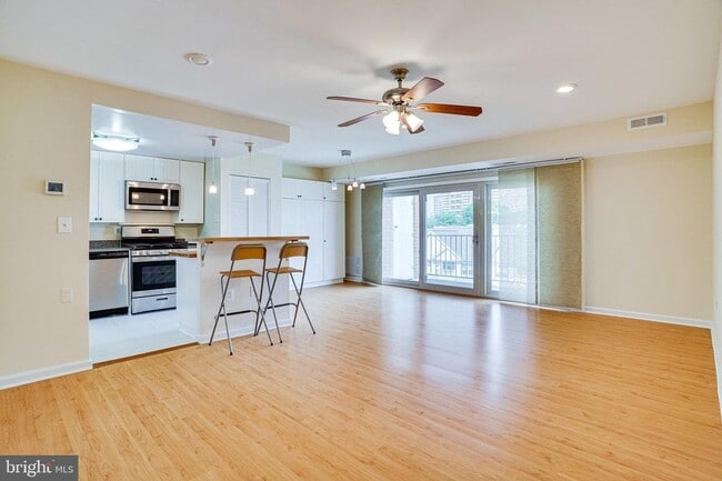 Building Photo - 5250 Valley Forge Dr