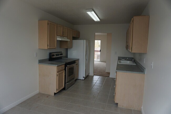 Building Photo - Centrally Located 3 Bedroom Midvale Home