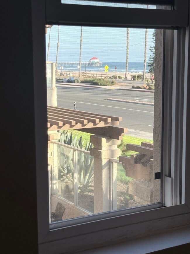 Building Photo - 1400 Pacific Coast Hwy