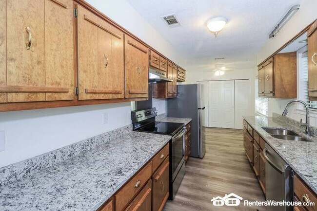 Foto del edificio - Renovated 2 Story Cordova Home