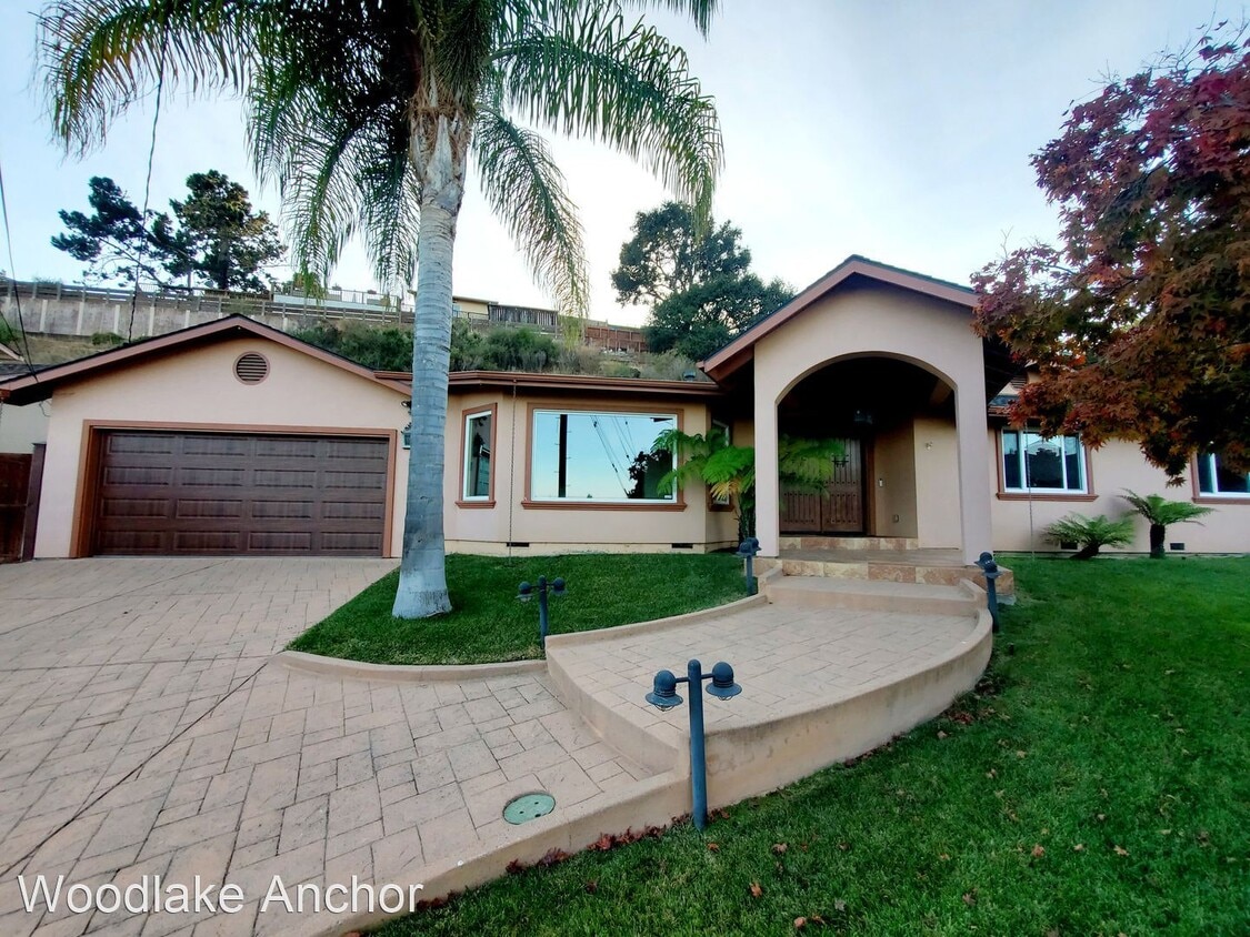 Foto principal - 3 br, 2.5 bath House - 10 Spring Lane
