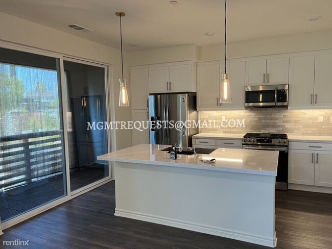 Building Photo - 2 br, 2.5 bath Condo - 17854 S Upton