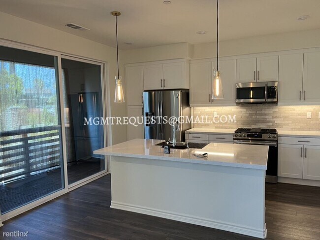 Foto del edificio - 2 br, 2.5 bath Condo - 17854 S Upton