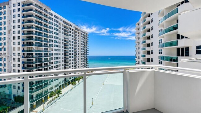 Foto del edificio - 3001 S Ocean Dr