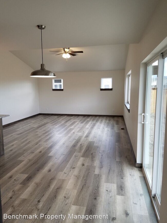 Building Photo - 3 br, 2 bath House - 1502 Oakwood Dr