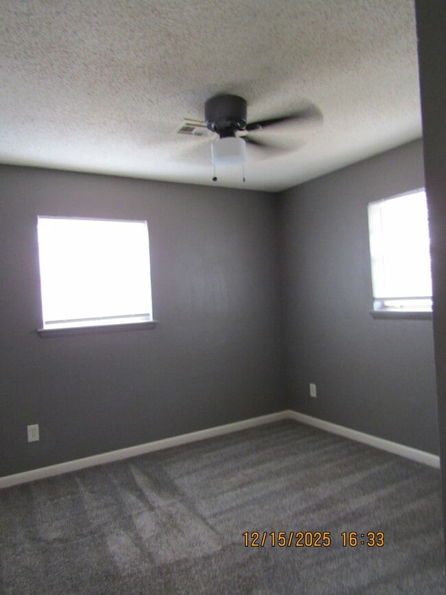 Foto del edificio - Nice home in the Woodland Hills Area!