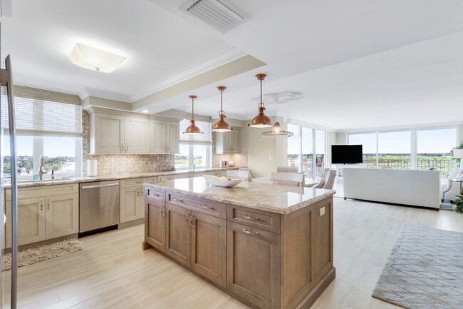 Foto del edificio - 375 S Beach Rd