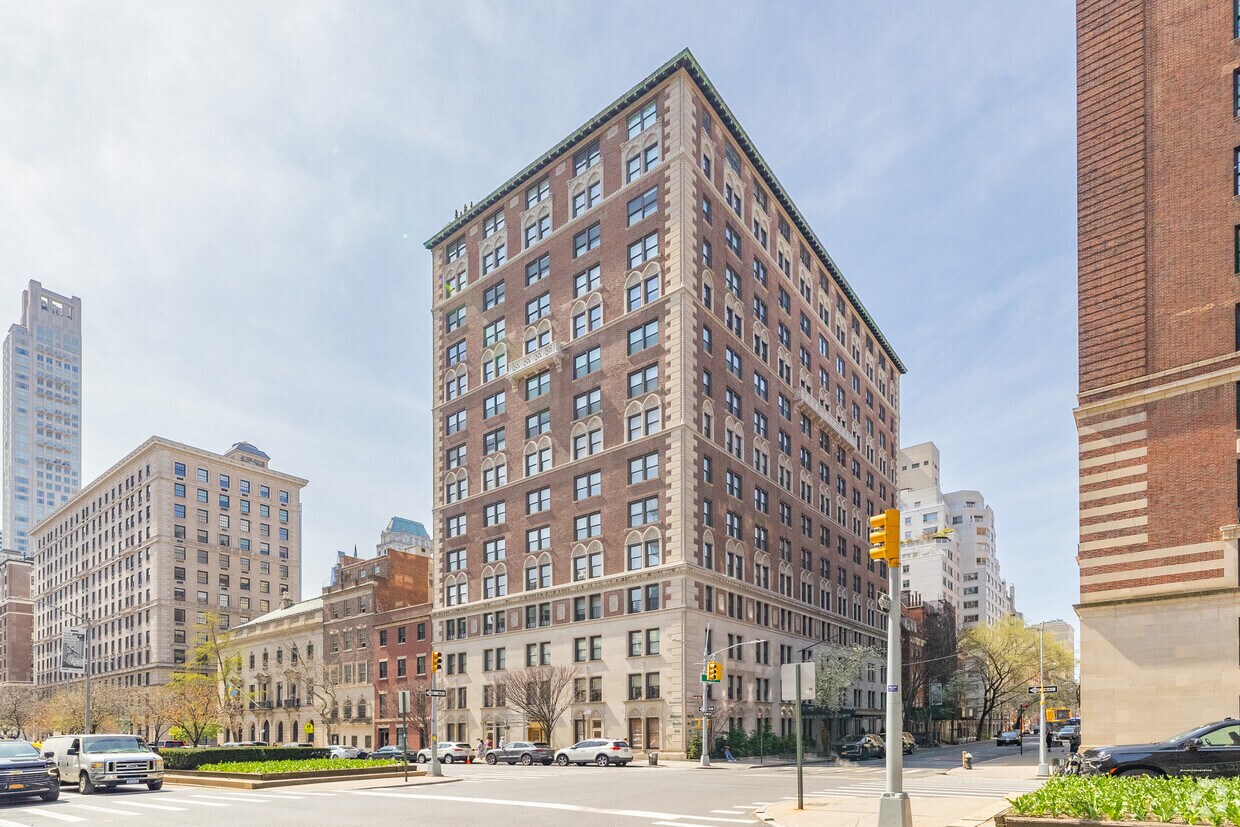 Primary Photo - Mayfair Towers