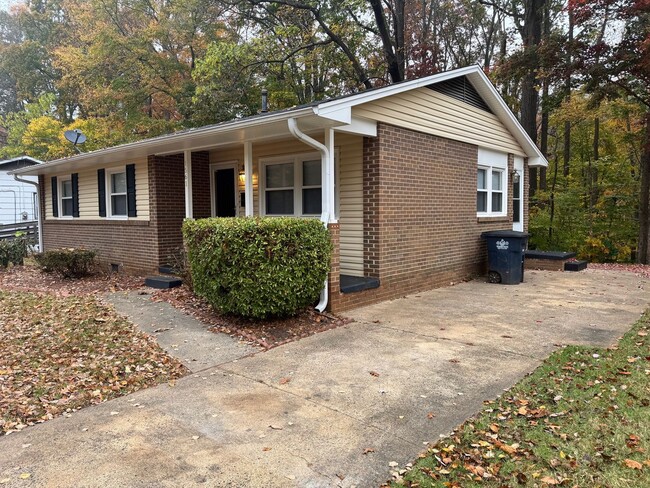 Foto del edificio - Charming 3-Bedroom Home in Winston-Salem!